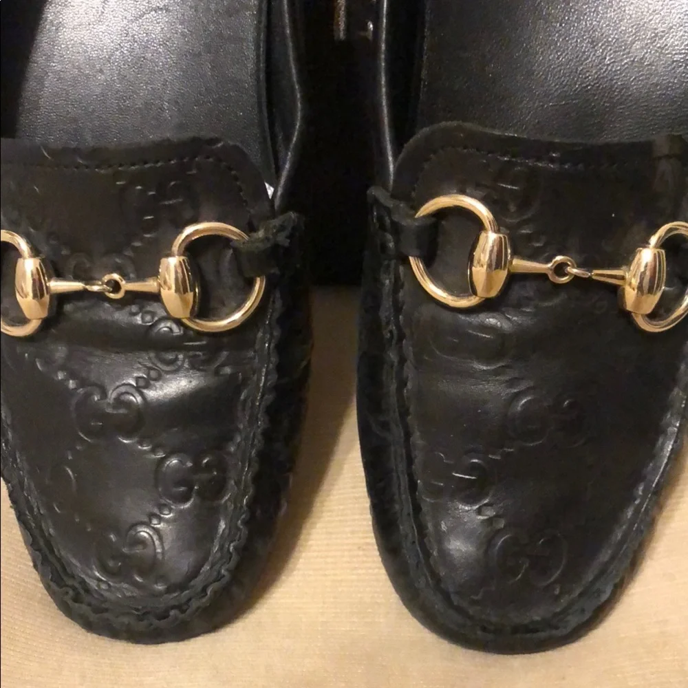 Authentic Gucci Black Loafers with metal hardware 36 - Picture 3 of 9